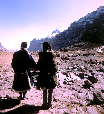 Two pilgrims praying – Mt Kailas